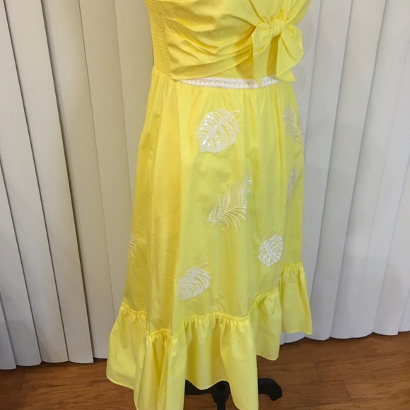 Lilly Pulitzer yellow long dress with floral design zipper in the back - Picture 3 of 11